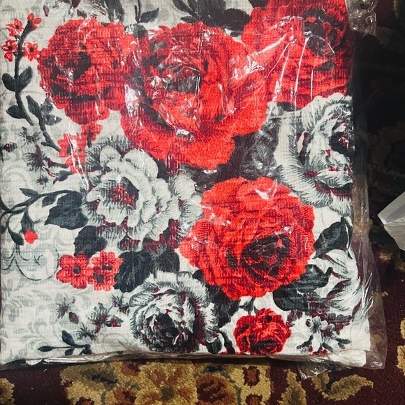 Dining table cloth very nice - Picture 2 of 3